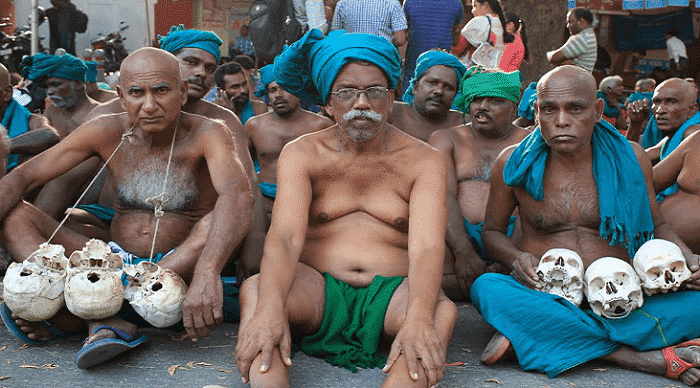 आख़िर क्यों किसान बनने से बेहतर मज़दूर बनना समझने लगे हैं देश के युवा?